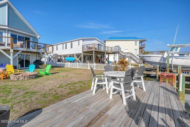 6114 6th Street, Surf City, NC 28445