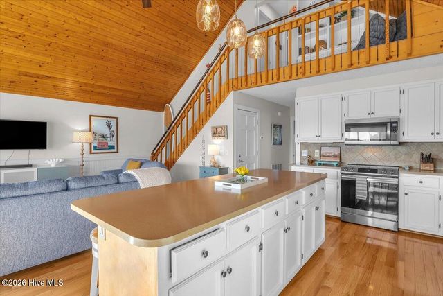 6114 6th Street, Surf City, NC 28445