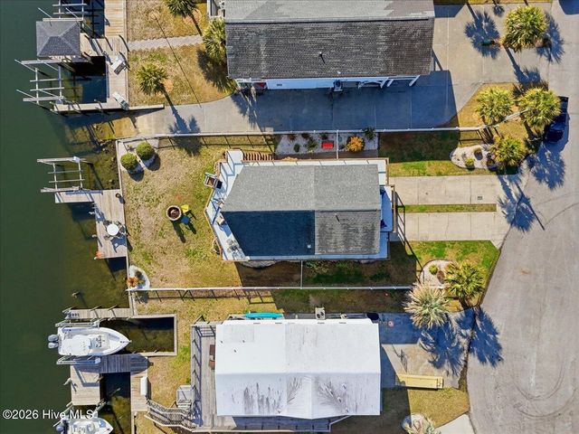 6114 6th Street, Surf City, NC 28445
