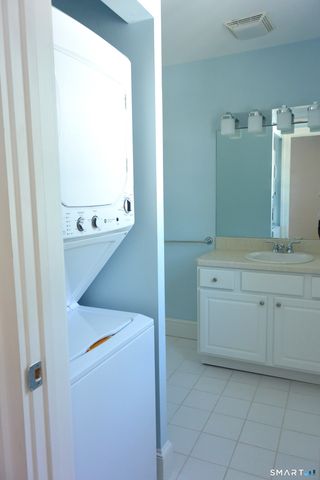 83 South Avenue E, New Canaan, CT 06840