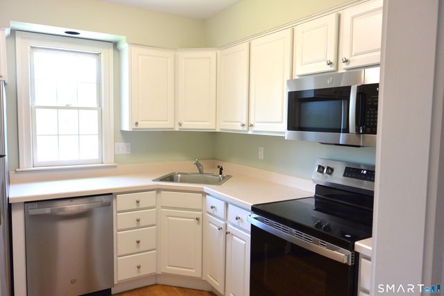 83 South Avenue E, New Canaan, CT 06840