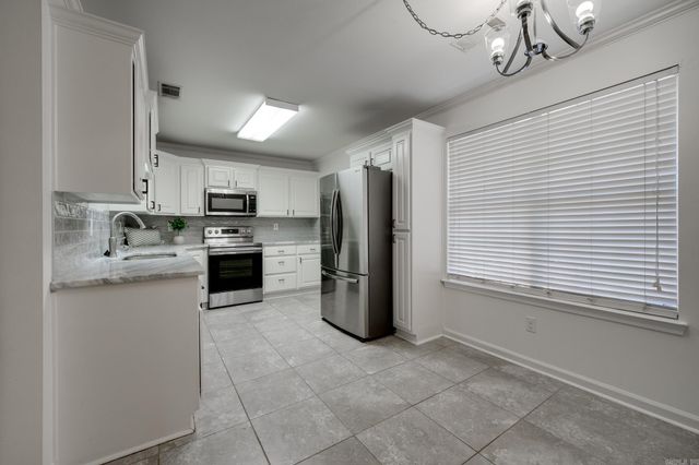 74 Garden Oaks Drive, Maumelle, AR 72113