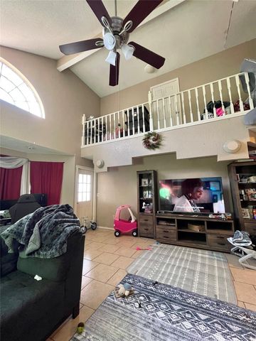 300 E Locust Street, Angleton, TX 77515