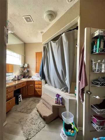 300 E Locust Street, Angleton, TX 77515
