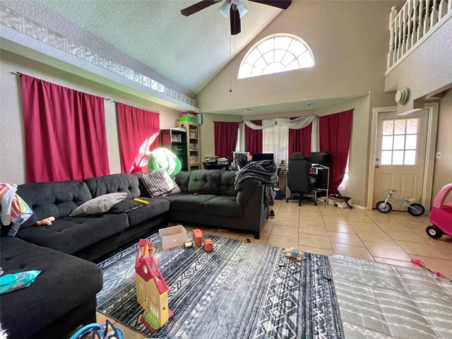 300 E Locust Street, Angleton, TX 77515