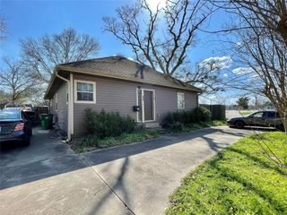 300 E Locust Street, Angleton, TX 77515