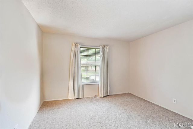 2328 Outlook Drive, St Louis, MO 63136
