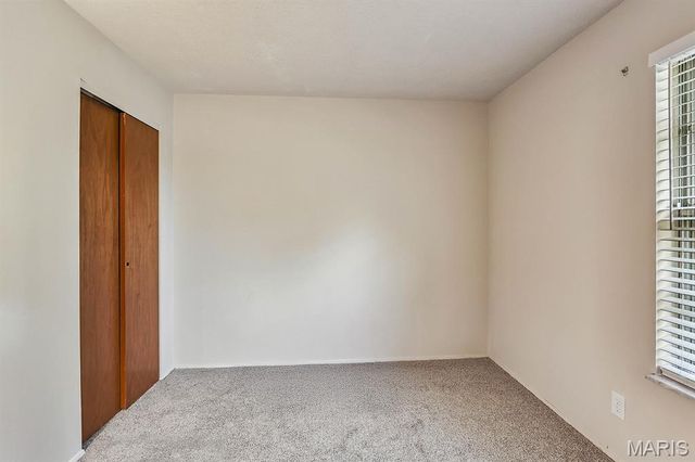2328 Outlook Drive, St Louis, MO 63136