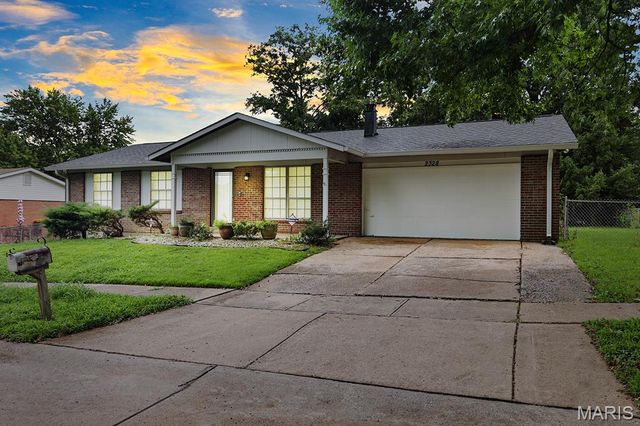 2328 Outlook Drive, St Louis, MO 63136