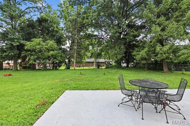 2328 Outlook Drive, St Louis, MO 63136