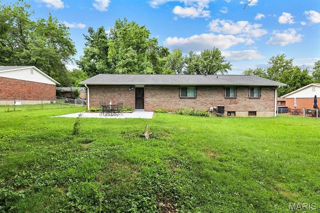 2328 Outlook Drive, St Louis, MO 63136