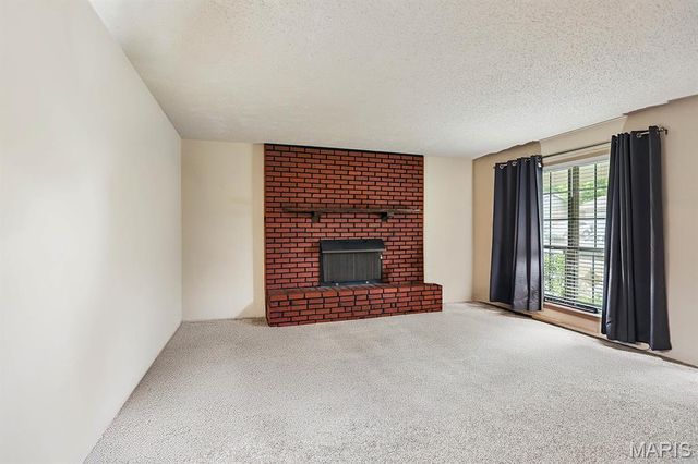 2328 Outlook Drive, St Louis, MO 63136