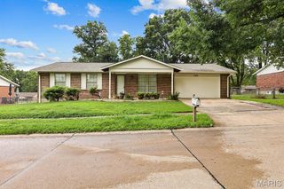 2328 Outlook Drive, St Louis, MO 63136
