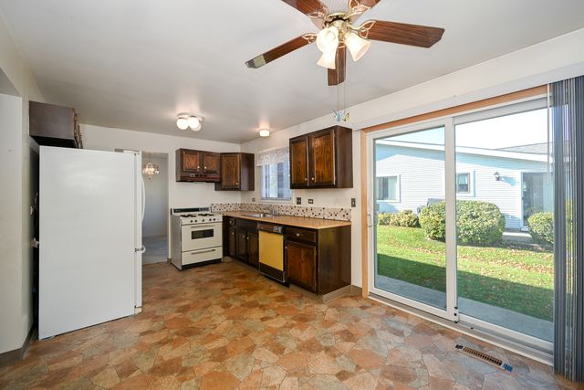 951 Chelsea Lane, Schaumburg, IL 60193