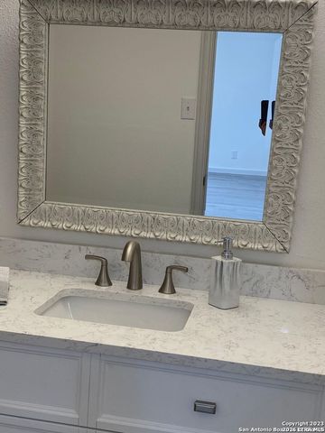 8611 Datapoint Dr Apt 26, San Antonio, TX 78229