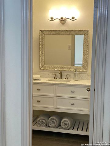 8611 Datapoint Dr Apt 26, San Antonio, TX 78229