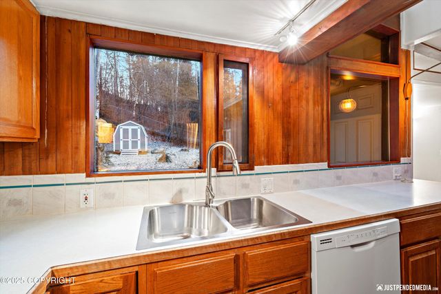 2140 Dawson Street, Anchorage, AK 99503