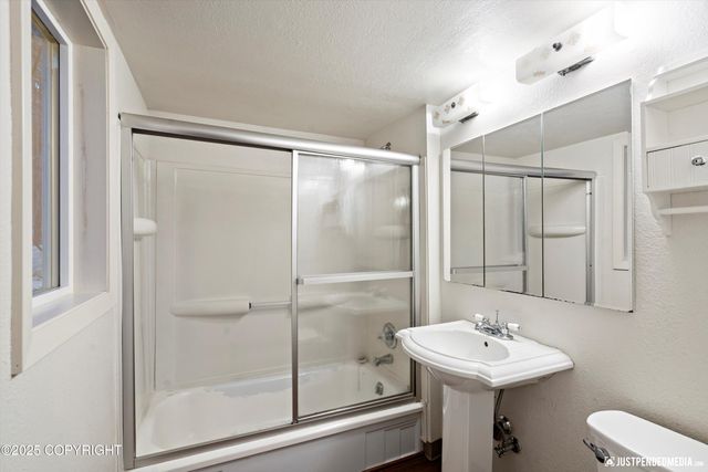 2140 Dawson Street, Anchorage, AK 99503