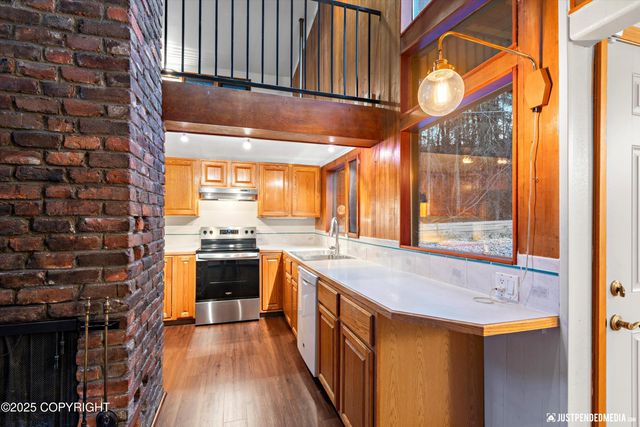 2140 Dawson Street, Anchorage, AK 99503