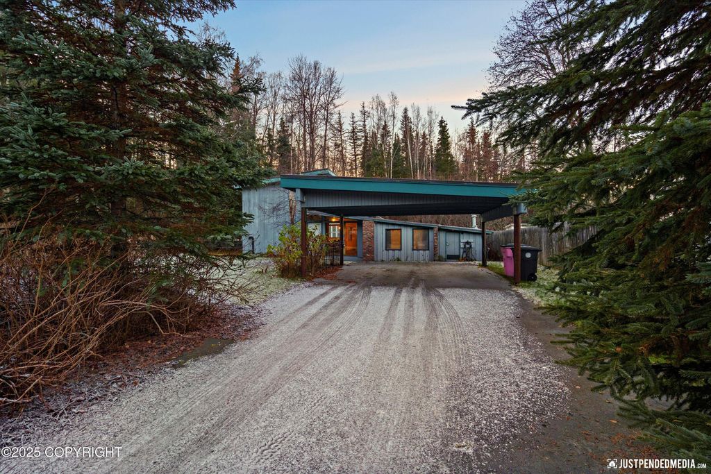 2140 Dawson Street, Anchorage, AK 99503