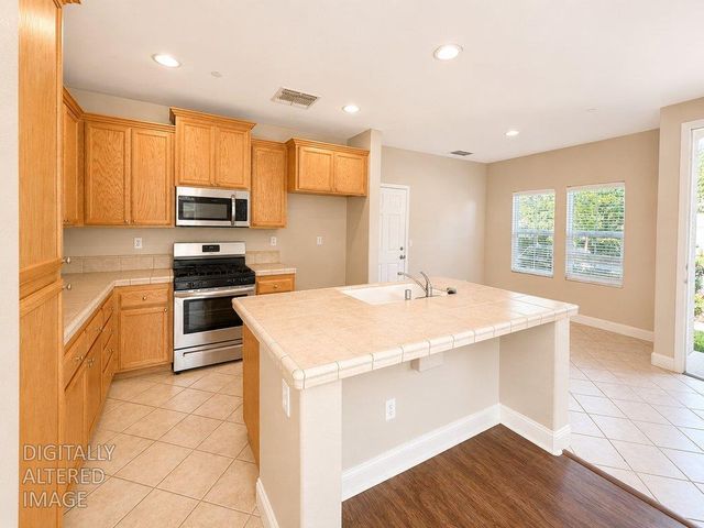 614 Navigator Dr, Lincoln, CA 95648