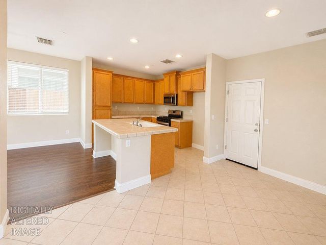 614 Navigator Dr, Lincoln, CA 95648