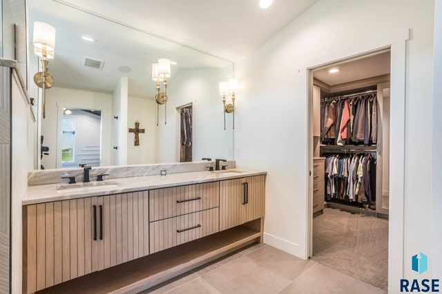 300 E Alberta Trl Trail, Tea, SD 57064