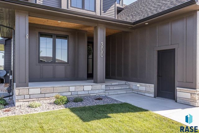 300 E Alberta Trl Trail, Tea, SD 57064