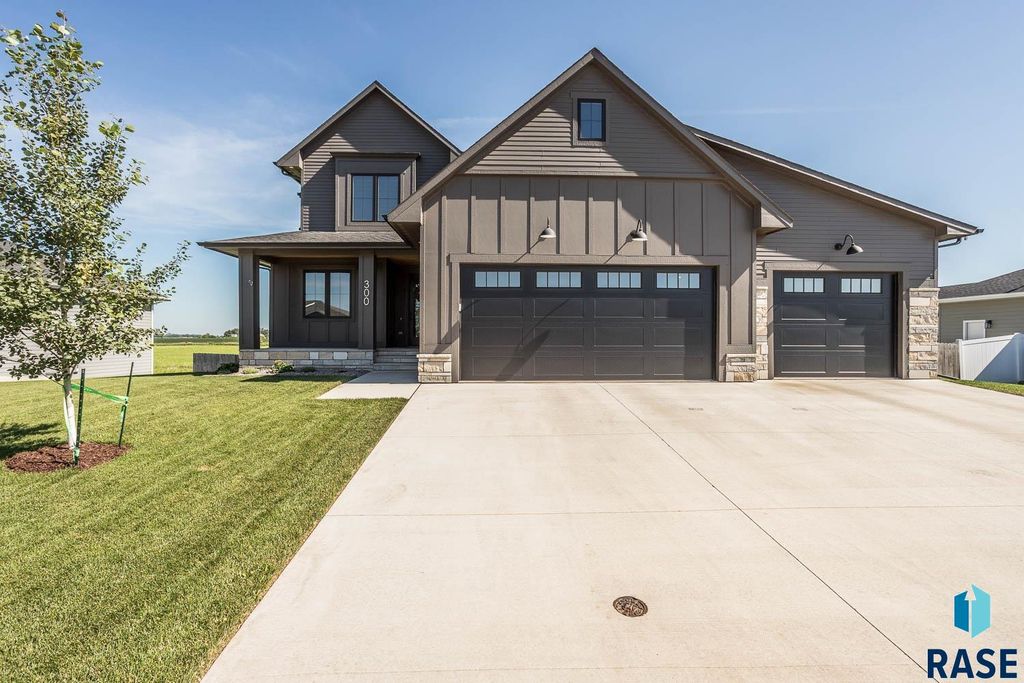 300 E Alberta Trl Trail, Tea, SD 57064