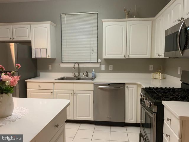 412 DENOW RD, Pennington, NJ 08534