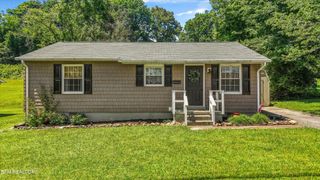 636 Robertsville Rd, Oak Ridge, TN 37830