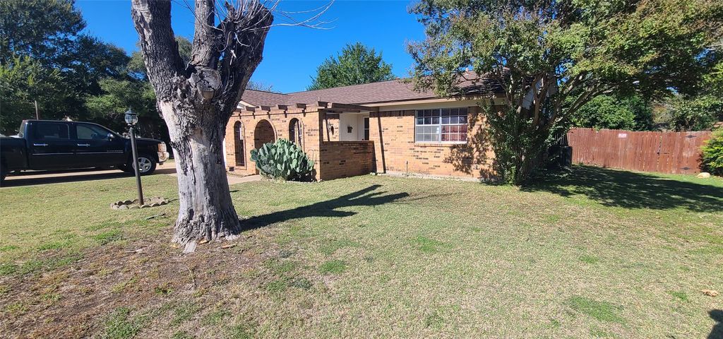1408 Lagoona Lane, Edgecliff Village, TX 76134