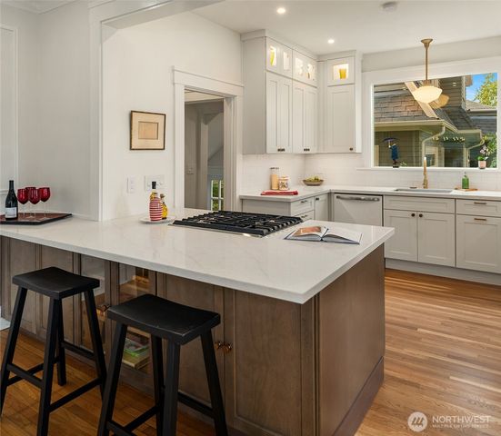 2332 33rd Avenue S, Seattle, WA 98144