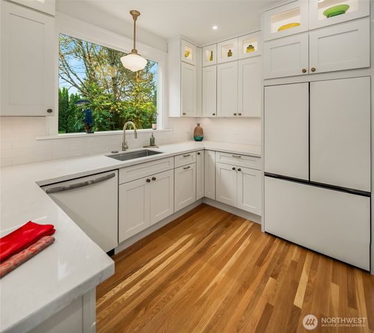 2332 33rd Avenue S, Seattle, WA 98144