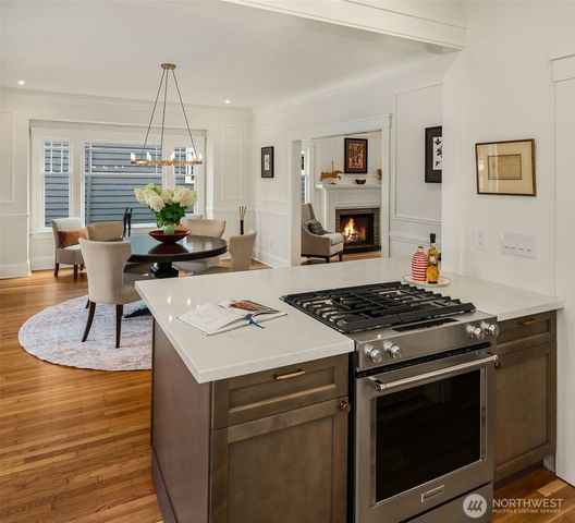 2332 33rd Avenue S, Seattle, WA 98144