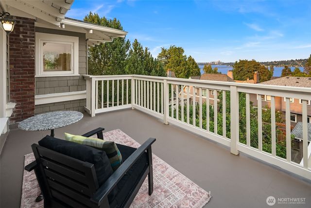 2332 33rd Avenue S, Seattle, WA 98144
