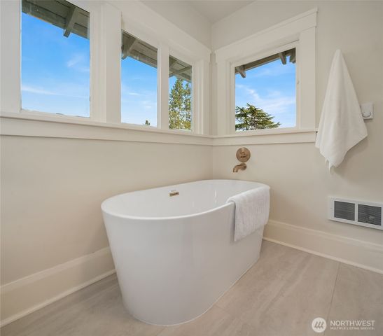 2332 33rd Avenue S, Seattle, WA 98144