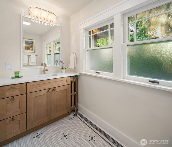 2332 33rd Avenue S, Seattle, WA 98144