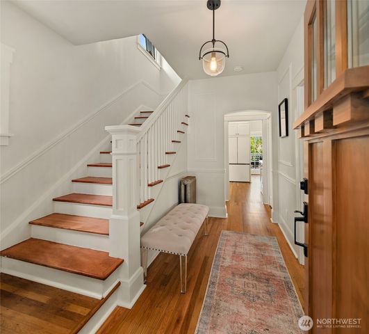 2332 33rd Avenue S, Seattle, WA 98144