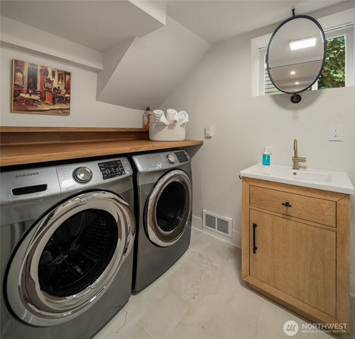 2332 33rd Avenue S, Seattle, WA 98144