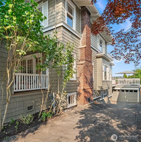 2332 33rd Avenue S, Seattle, WA 98144