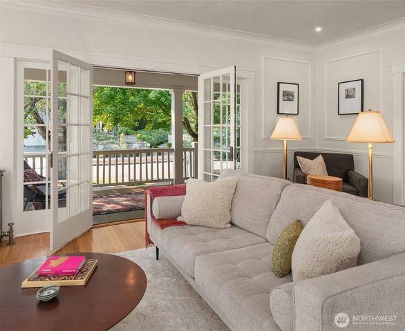 2332 33rd Avenue S, Seattle, WA 98144