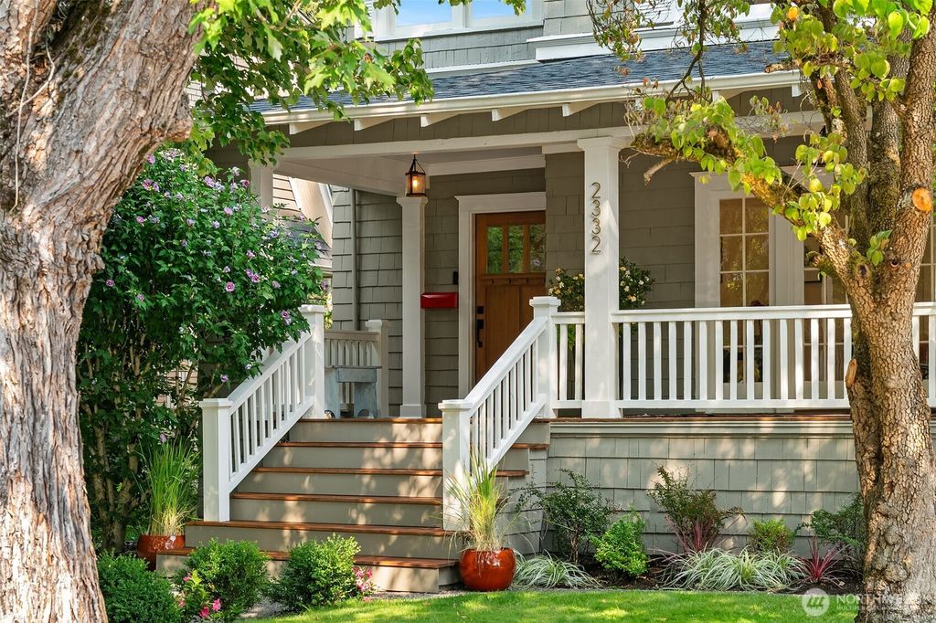 2332 33rd Avenue S, Seattle, WA 98144