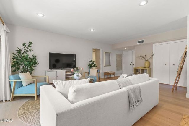 395 S Oakland Avenue 104, Pasadena, CA 91101