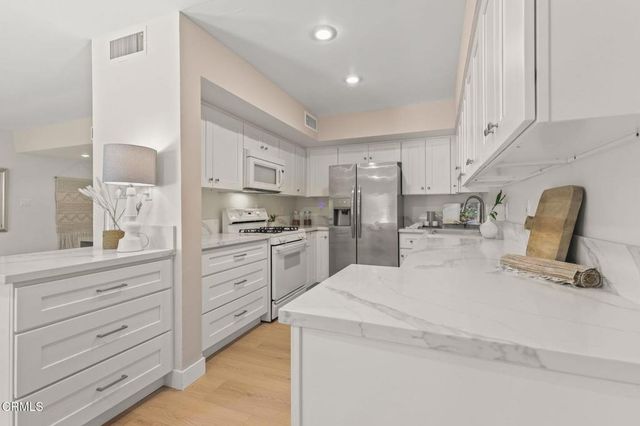 395 S Oakland Avenue 104, Pasadena, CA 91101