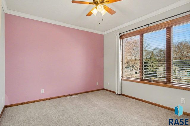 607 E 61st St Street, Sioux Falls, SD 57108