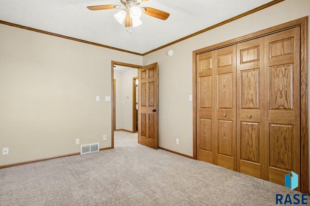 607 E 61st St Street, Sioux Falls, SD 57108