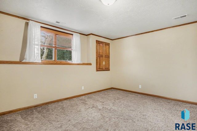 607 E 61st St Street, Sioux Falls, SD 57108