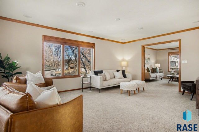 607 E 61st St Street, Sioux Falls, SD 57108