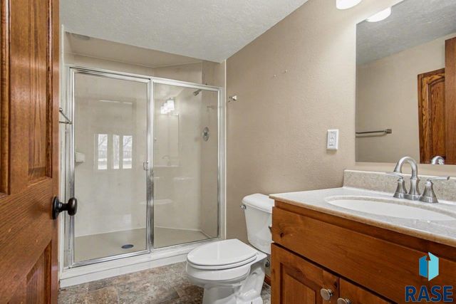 607 E 61st St Street, Sioux Falls, SD 57108